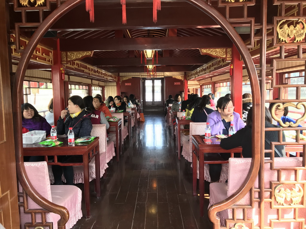 公司動態-組織職工“乘畫舫游外秦淮河” 組織職工“乘畫舫游外秦淮河”